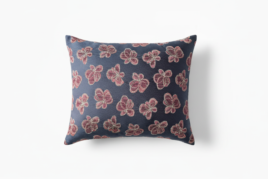 Nocturne cushion - molto più grande allineato a V9A8576